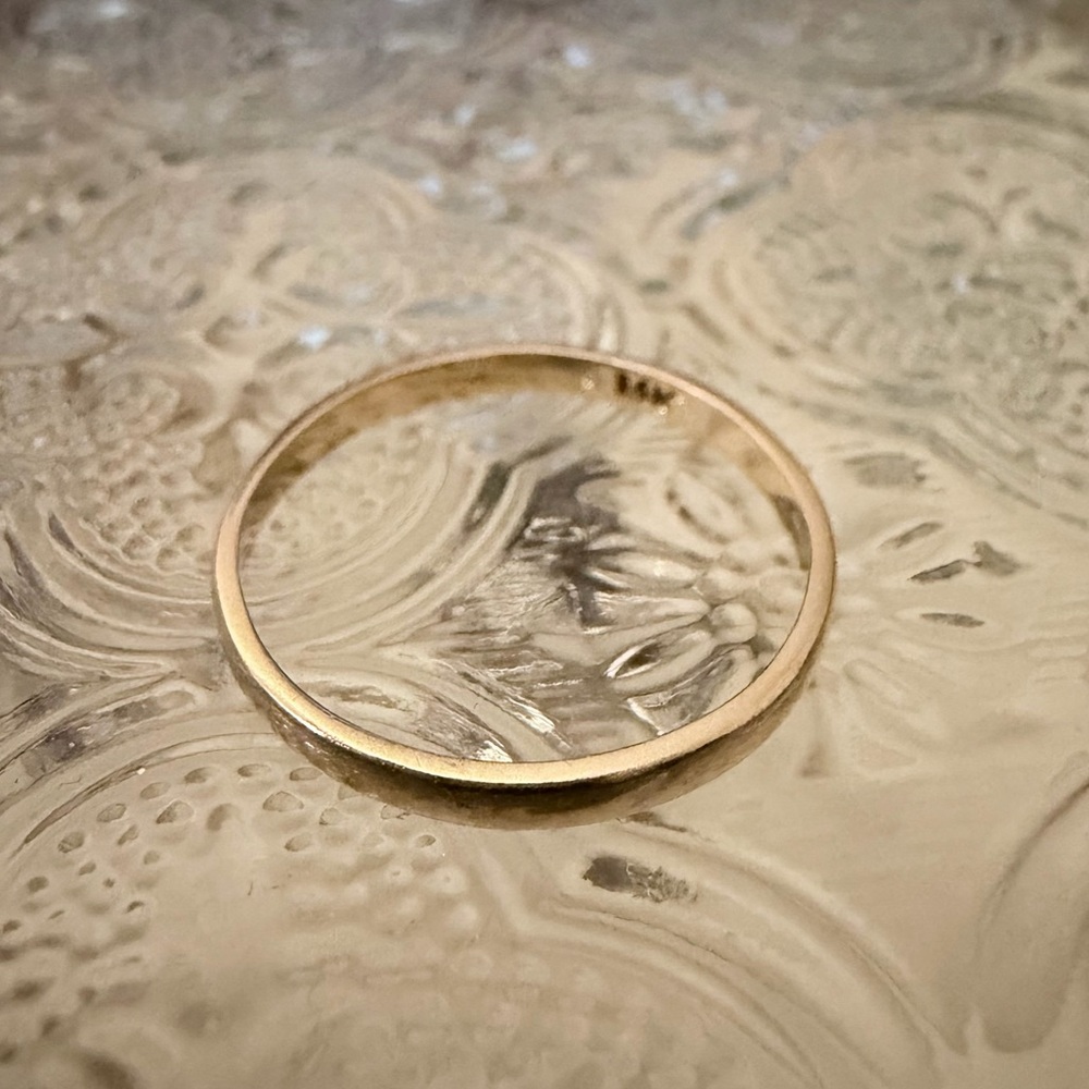 Solid 14kt yellow gold 2mm wedding band ring dainty stackable everyday size 8 - Picture 1 of 6